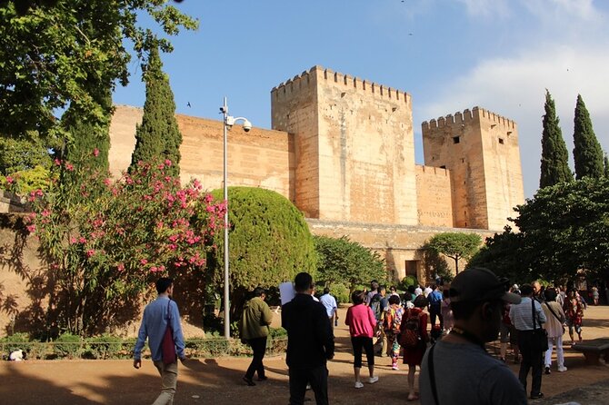 Guided visit to the Alhambra, Nasrid Palaces and Generalife - Generalife on Cerro del Sol: orchards, labyrinth gardens, and the Sultan’s patios