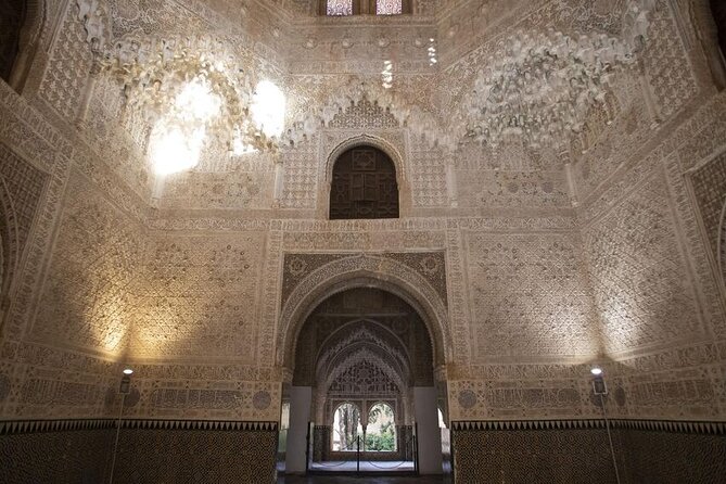 Guided Walking Tour of the Alhambra in Granada - Stop 2: Nasrid Palaces, from Mexuar to Comares to Patio de los Leones