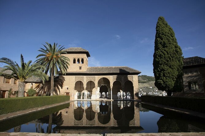 Guided Walking Tour of the Alhambra in Granada - Stop 3: Generalife’s summer palace gardens and Islamic architecture feel