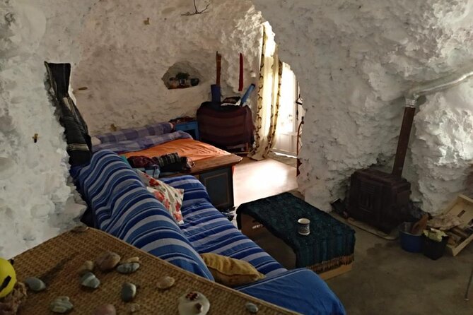 Gypsy life: Sacromonte and the caves private tour - Plaza Nueva start: a calm launch point