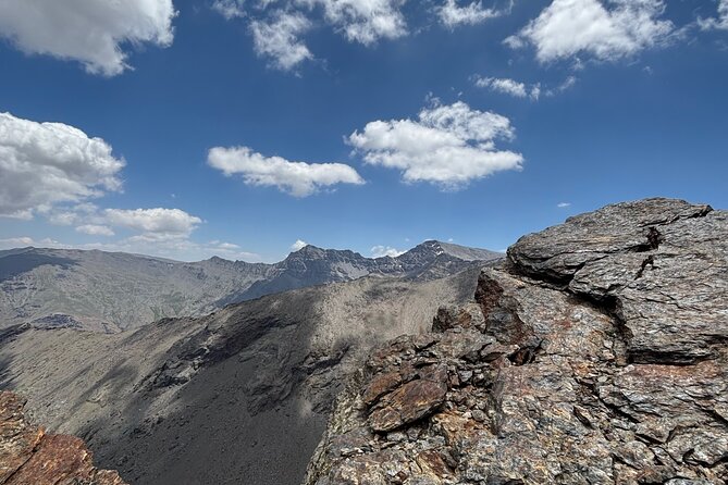 Hiking experience in the High Sierra Nevada National Park - How the UIMLA guide keeps you safe (and keeps the day fun)