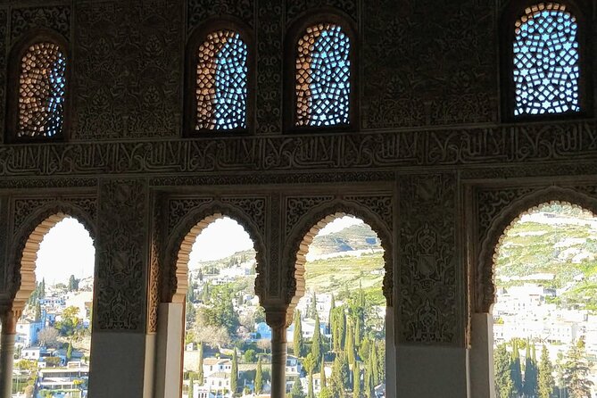 Legends of the Alhambra Tour with Tickets Included - Patio de los Leones: the Alhambra’s signature moment