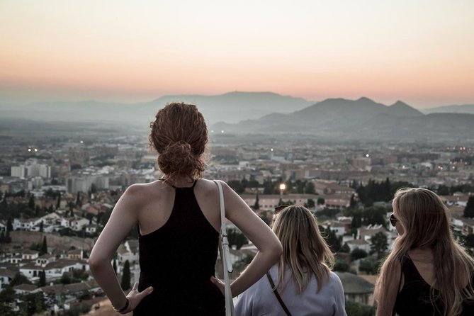 Night Adventure Tour, Play Granada Original - Mirador de San Nicolás: the famous view, minus the midday rush