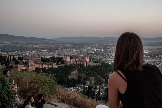 Night Adventure Tour, Play Granada Original - Meeting at Carrera del Darro and getting your bearings fast