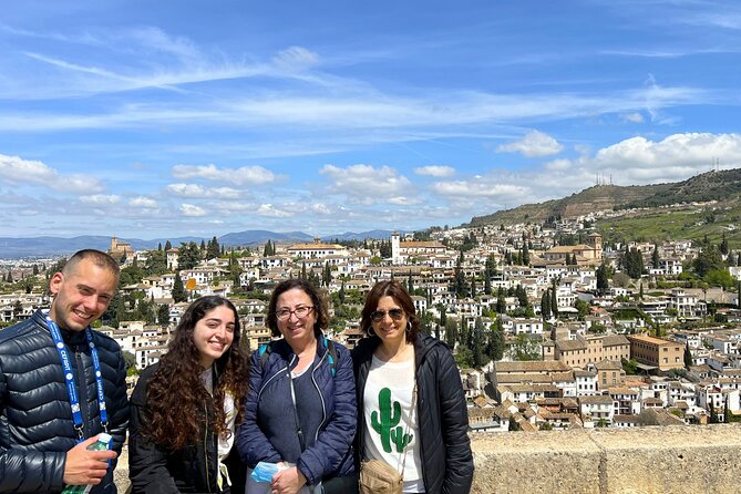 PREMIUM 2 Hour Alhambra and Generalife Tour + tickets - Where You Start and Where You Finish Near Carlos V