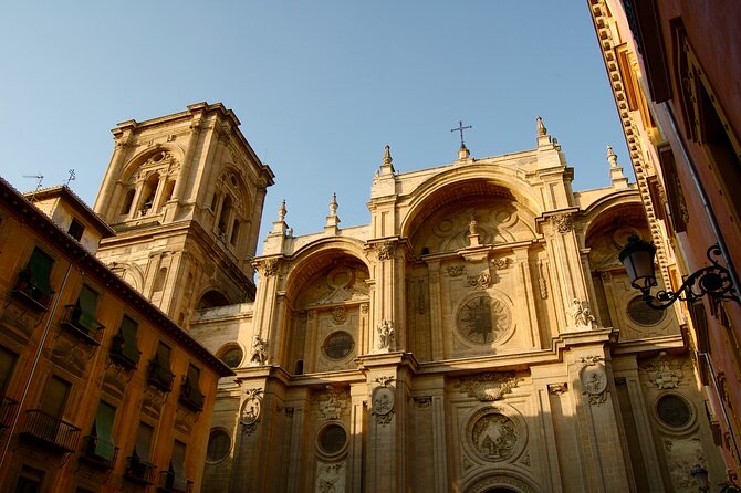 Private Guided Tour to Alhambra with Tickets to City Monuments - Stop 1: The Generalife—gardens and the Sultan’s personal escape