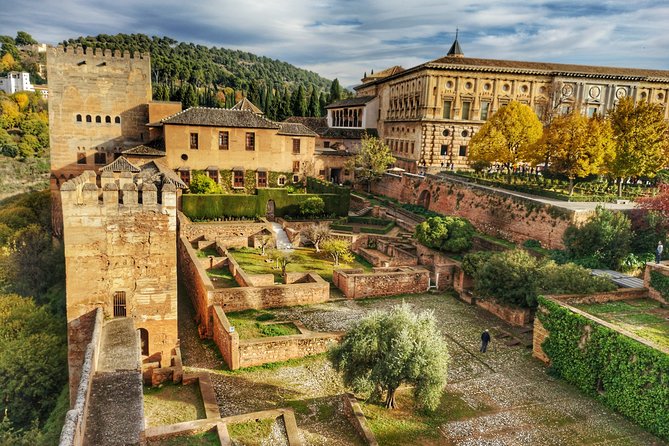 Private Guided Visit of the Alhambra - Stop 3: Generalife Gardens—Scent, Calm, and a Nice Breather