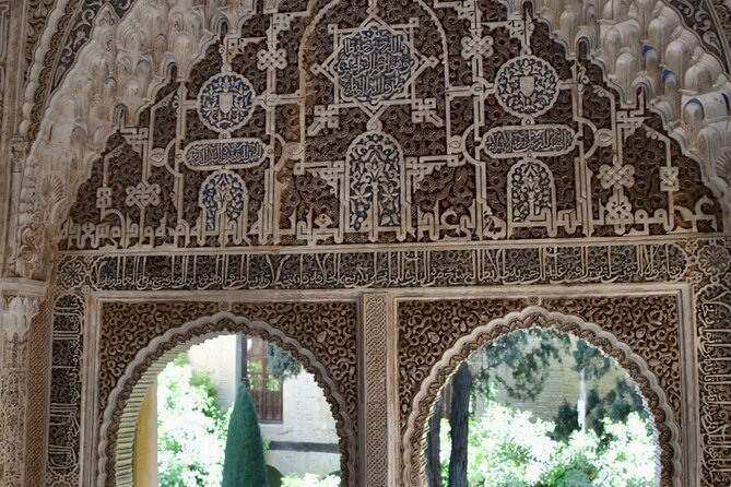 Private Night Tour of the Alhambra in Granada (includes tickets) - What your guide is really doing for you