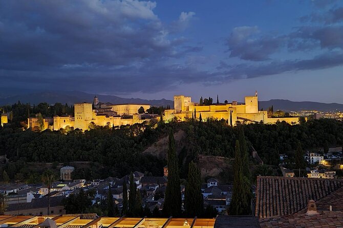 Private Night Tour of the Alhambra in Granada (includes tickets) - Meeting point at the Palace of Charles V: where your tour begins