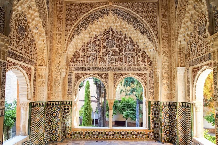 Private tour in all complete complex of Alhambra with ticket - Who this tour is best for (and who should choose another option)