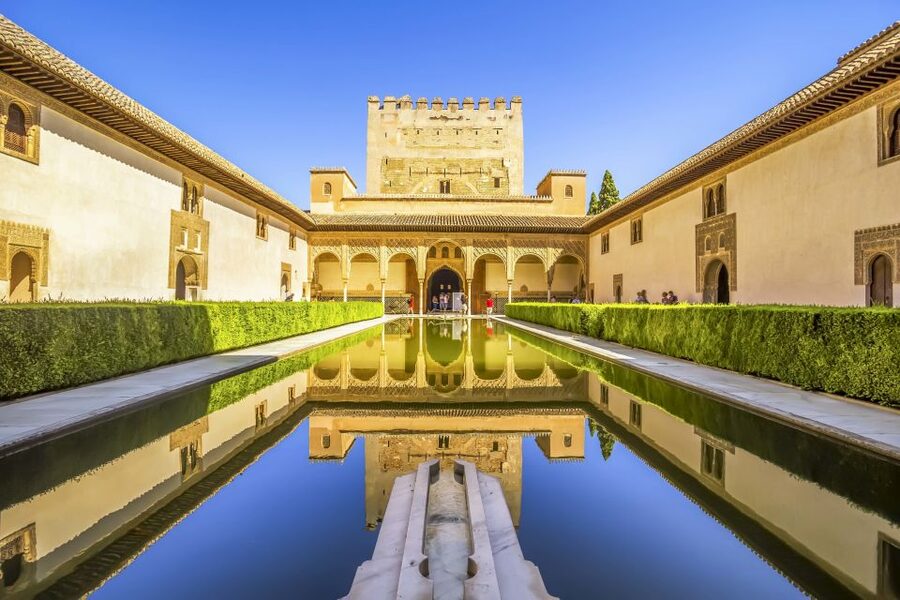 Private tour in all complete complex of Alhambra with ticket - Alcazaba: The fortress that explains everything else