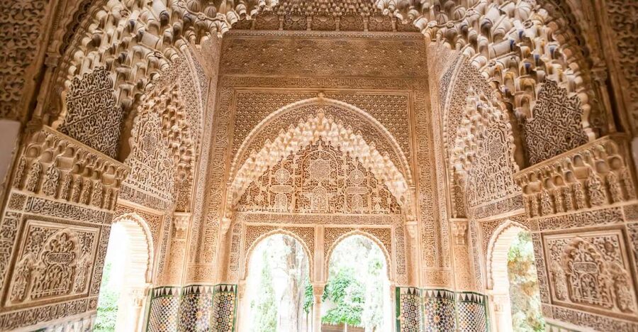 Private tour in all complete complex of Alhambra with ticket - Generalife Gardens: Water, views, and palace-life outside