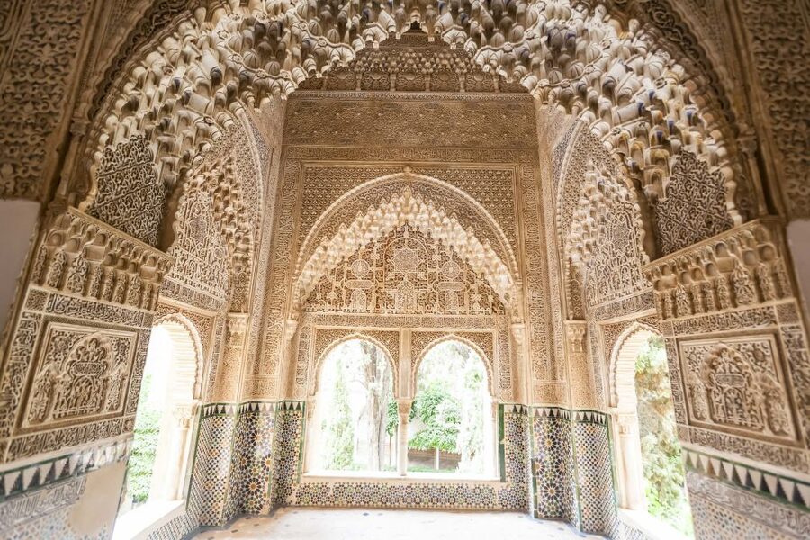 Private tour in all complete complex of Alhambra with ticket - Price and value: $412 per person is steep, but it can make sense