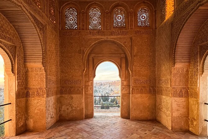 Private Tour in the Alhambra : buy your tickets and book your tour - Audio + Official Guide: The Difference Between Seeing and Understanding