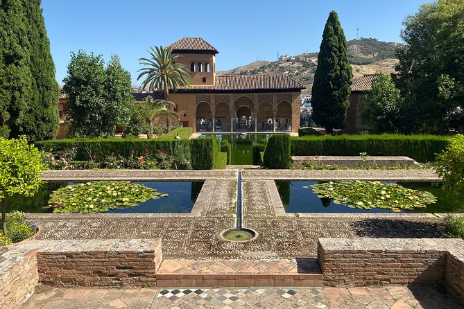 Private Tour of Granada Alhambra with Tickets Included - Generalife Gardens: the sultan’s retreat and your pause from the palace drama