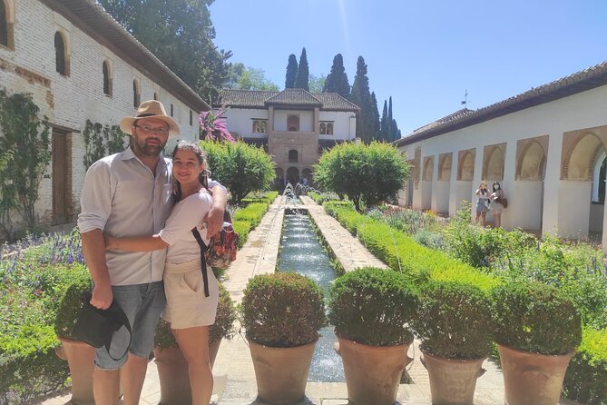 Private tour of the Alhambra entrances included - Charles V: a Christian palace inside an Islamic monument