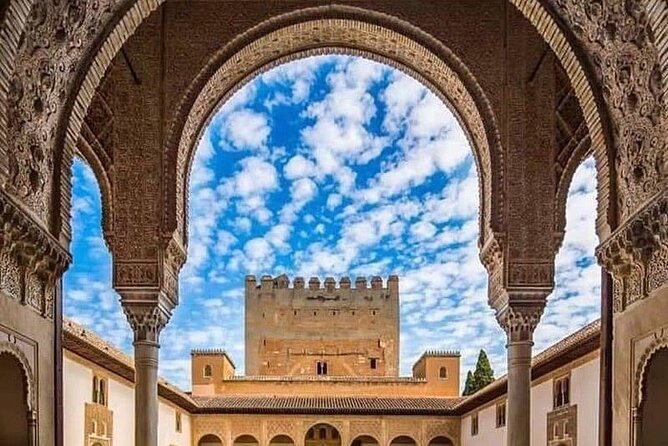 Private Tour to The Alhambra and Generalife from Motril port - Why language help changes the way you see the inscriptions