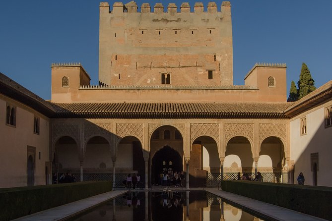 Private Tour to The Alhambra with Nasrid Palaces in Granada - Walking, Heat, and Shoes: The Real Logistics of the Alhambra