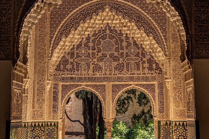 Private Tours Alhambra : Tickets & Tour Guide & Skip-the-Line - The guide experience: what makes Amine’s style so praised