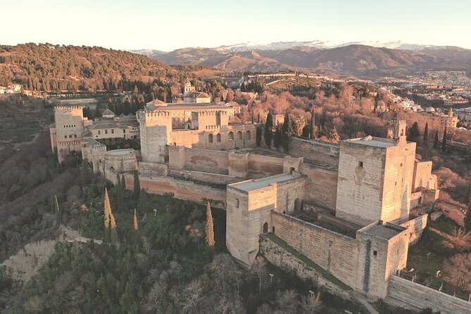 Private Walking Tour with Play Granada - A 2-hour Granada walk that doesn’t waste your daylight