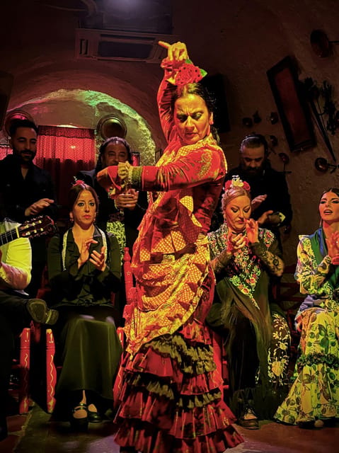 Sacromonte: Flamenco Show at Cuevas Los Tarantos Tickets - Practical behavior tips for a better show experience