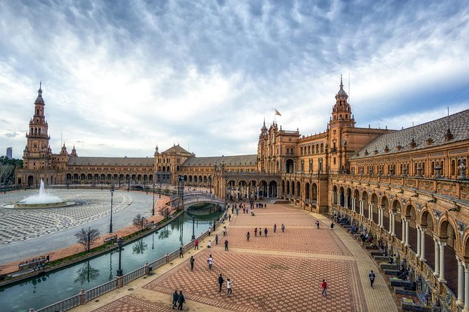 Seville Tour with Alcazar, Cathedral and Giralda from Granada - Real Alcázar of Seville: Moorish Courts and Royal Power