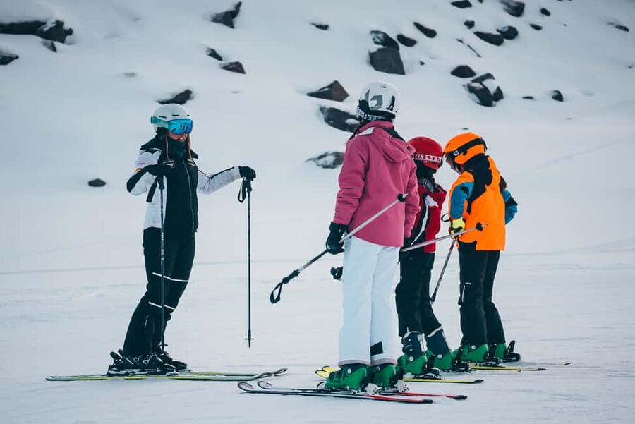Sierra Nevada: Ski Class with equipment included - Meeting at the Borreguiles tunnel: timing that keeps the day smooth