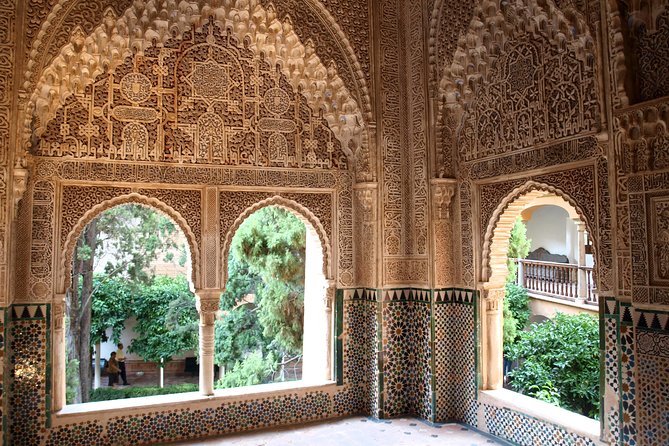 Skip the Line Alhambra Guided Tour - Your 3-Hour Route: Alcazaba, Nasrid Palaces, and Generalife