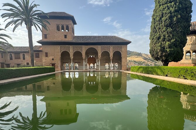 Small Group Guided Tour of the Alhambra and Generalife - English guidance and why “who explains” matters