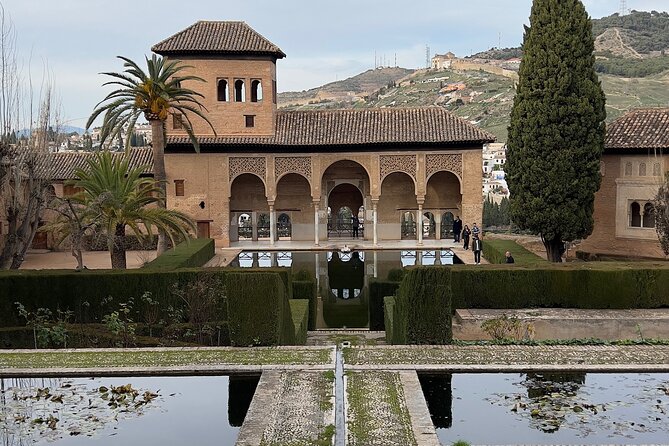 Small group visit to the Alhambra with tickets included - Why the timed Alhambra entry matters (and how this tour handles it)