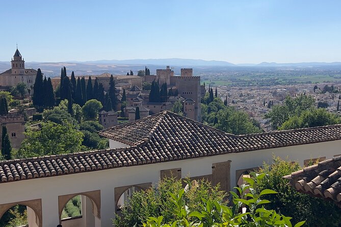 Small group visit to the Alhambra with tickets included - What to expect on your walk through Granada’s most famous complex