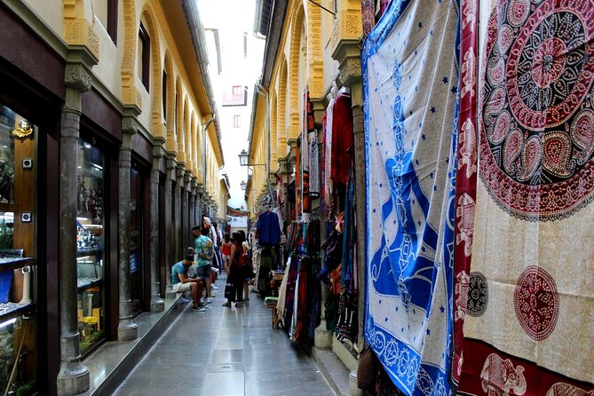 Stroll through Granada: historic center and Albayzín - Key Highlights I’d Bank On