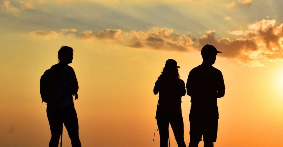Sunset in Sierra Nevada at 2,500m altitude - The quick hill walk to the viewpoint (and why the 10 minutes matter)