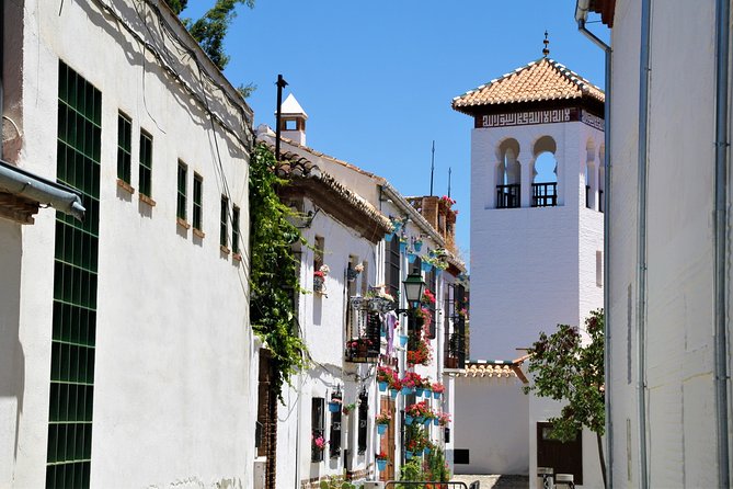 Sunset Walking Tour in Albaicín & Sacromonte - Mezquita Mayor de Granada: the included Great Mosque stop