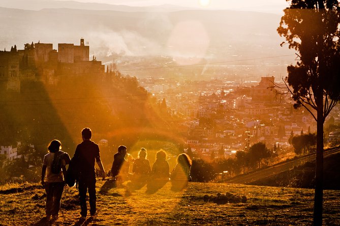 Sunset Walking Tour in Albaicín & Sacromonte - Mirador de San Nicolás: the sunset anchor and photo timing