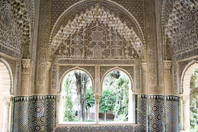 Tickets included: Alhambra Tour (Gardens, Alcazaba, Generalife) - Nazari Palaces: Getting Meaning From the Details