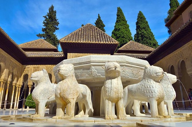 Tickets included: Alhambra Tour (Gardens, Alcazaba, Generalife) - Headphones and Snacks: Small Extras With Real Impact