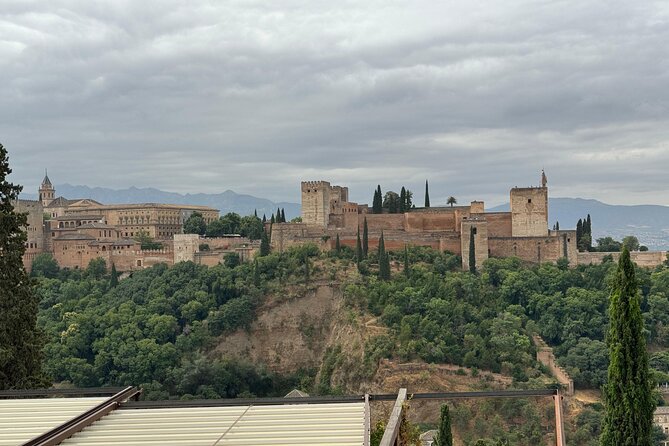 Viewpoints of the Albayzin Tour - Meeting in Plaza Nueva and getting the walk rolling