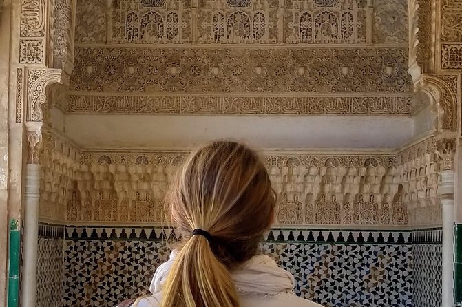Visit the Alhambra and the Generalife. Private tour - Private Alhambra and Generalife in a focused 2 hours 45 minutes
