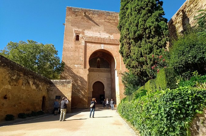 Visit the Alhambra and the Generalife. Private tour - Stop 3: Nasrid Palaces for the art, courtyards, and power statements