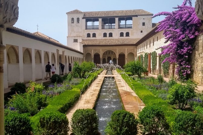 Visit the Alhambra and the Generalife. Private tour - Price and value: what $298.71 per person buys
